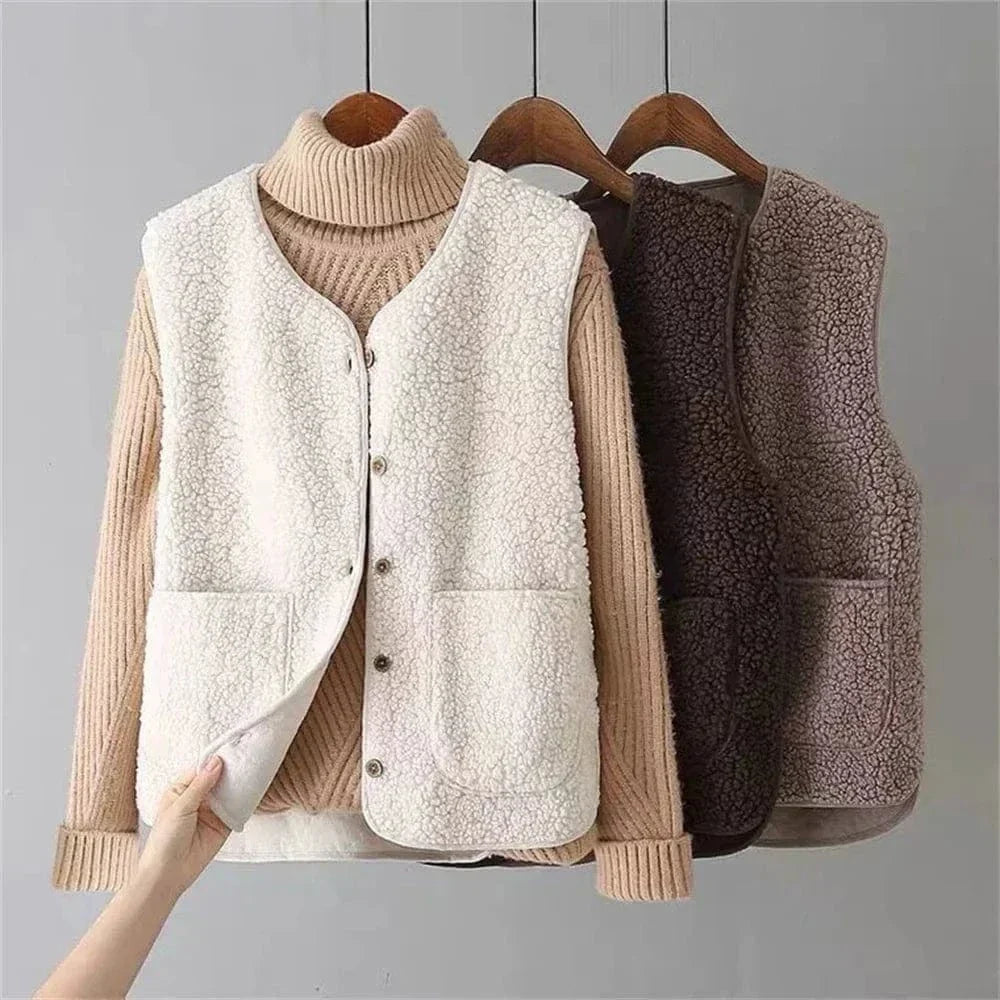 Gilet femme sans manches boutonné à poches et coupe droite 4