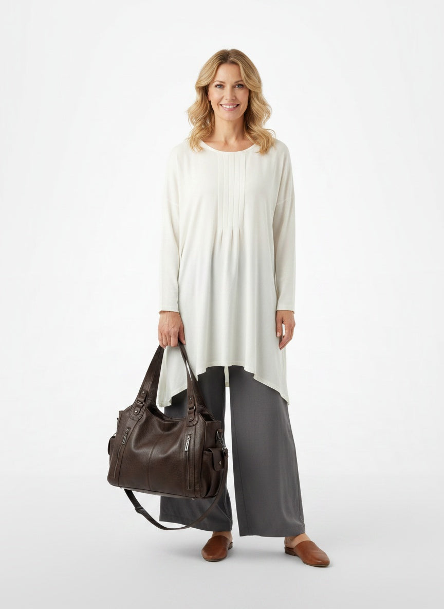 Full body view of the model wearing Sac à bandoulière élégant femme
