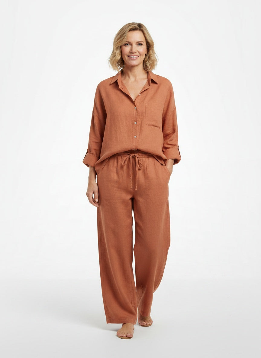 Full body view of the model wearing Ensemble de tenue d'été femme