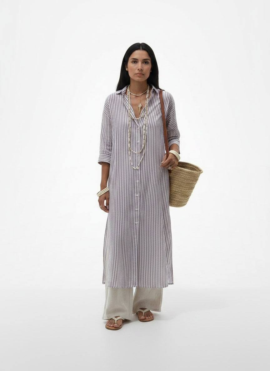 Full body view of the model wearing Robe chemise midi rayée à manches longues femme