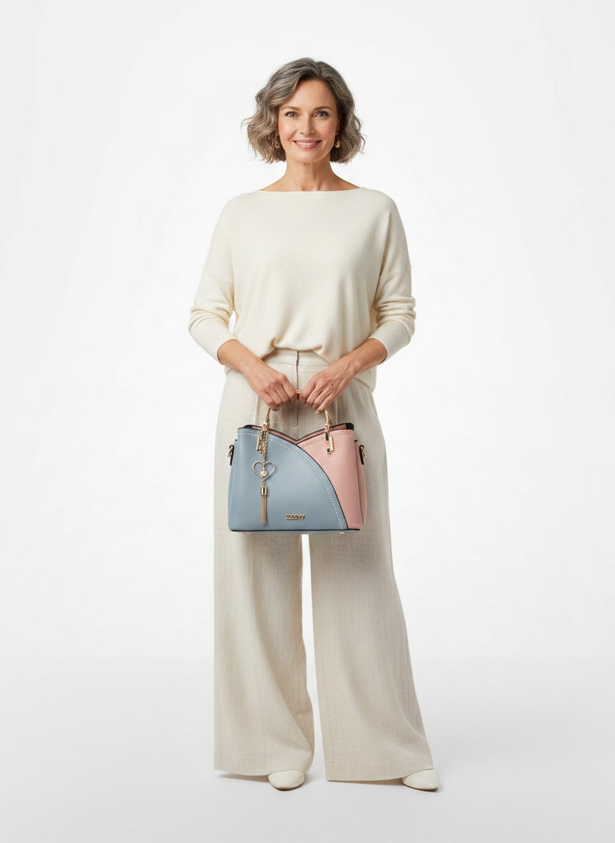 Full body view of the model wearing Sac à main et sac à bandoulière femme
