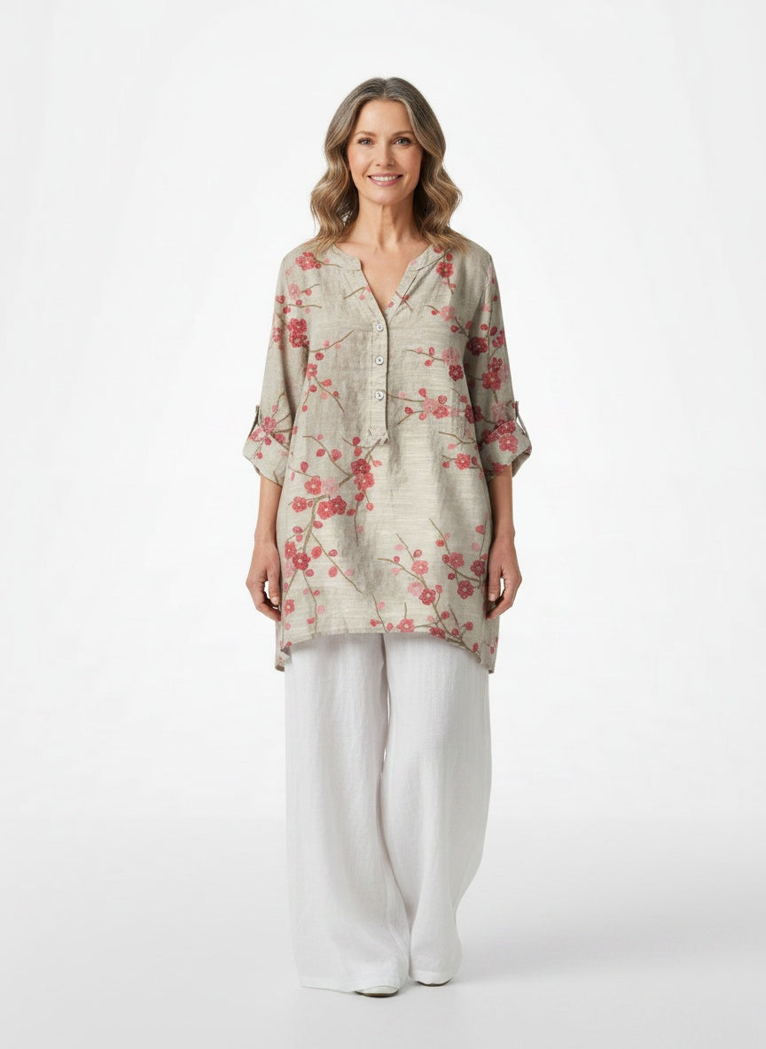 Full body view of the model wearing Blouse à imprimé floral et demi-patte boutonnée à manches longues femme