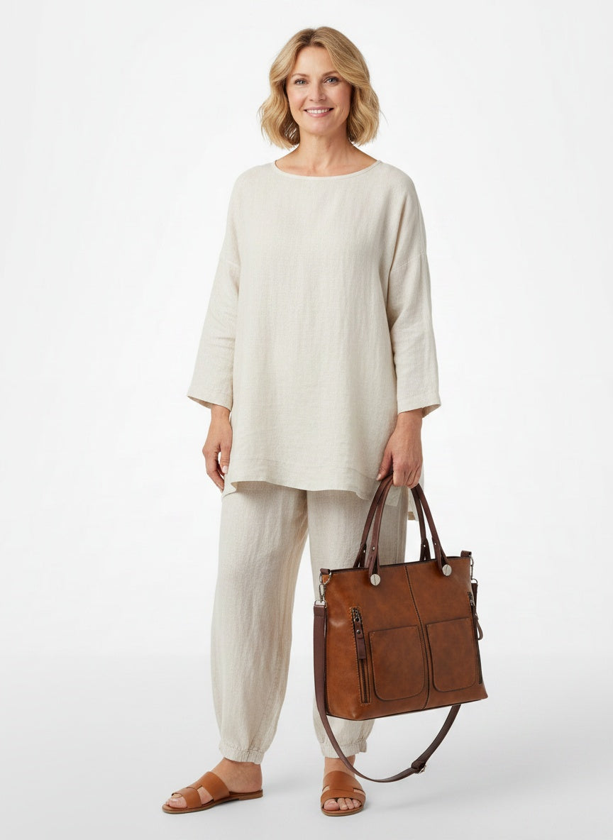 Full body view of the model wearing Sac à bandoulière vintage femme