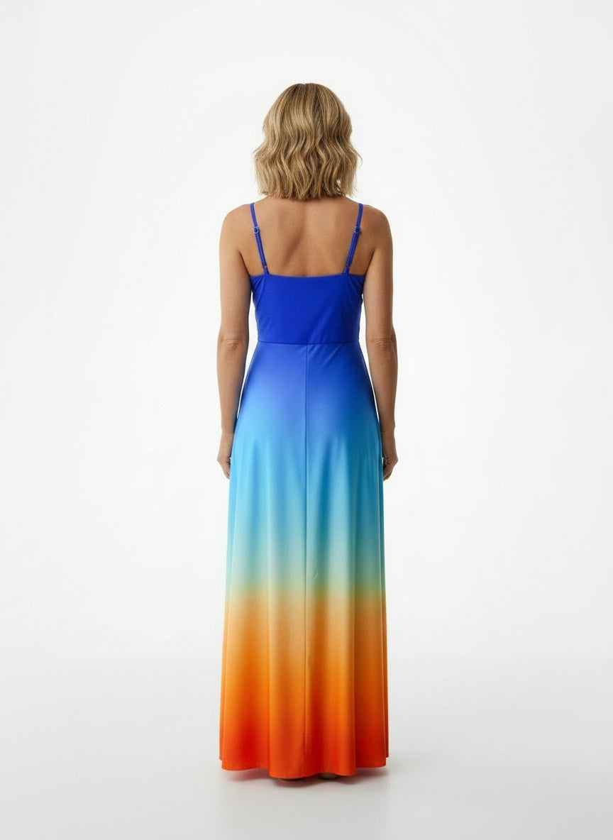 Back pose of the model wearing Robe d'été maxi portefeuille à fines bretelles femme