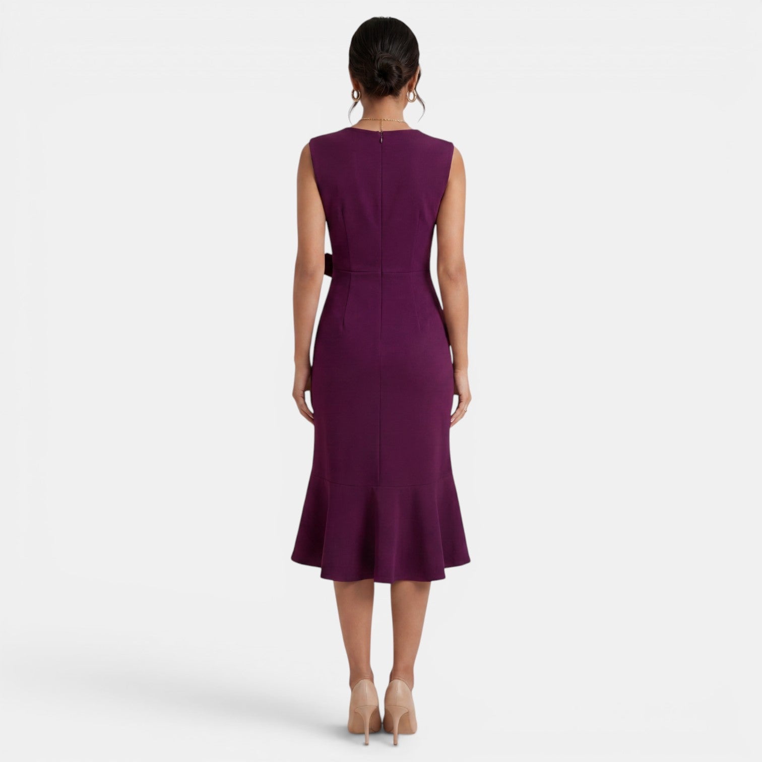 Robe midi ajustée sans manches à col rond avec fente latérale