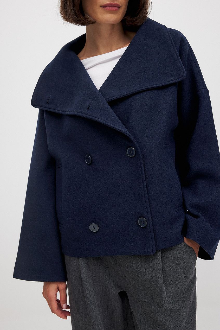 Manteau court femme croisé oversize à grand revers 4