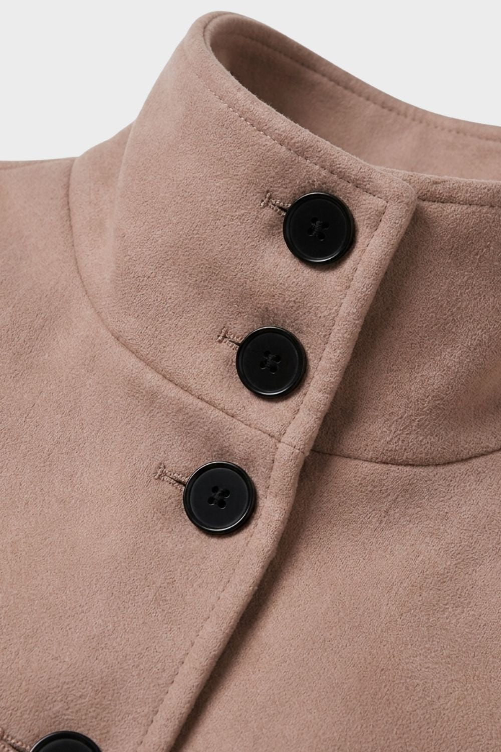 Manteau femme cintré à col montant, ceinture et poches à rabat 2