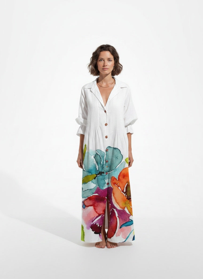 Full body view of the model wearing Robe maxi bohème à col en V femme