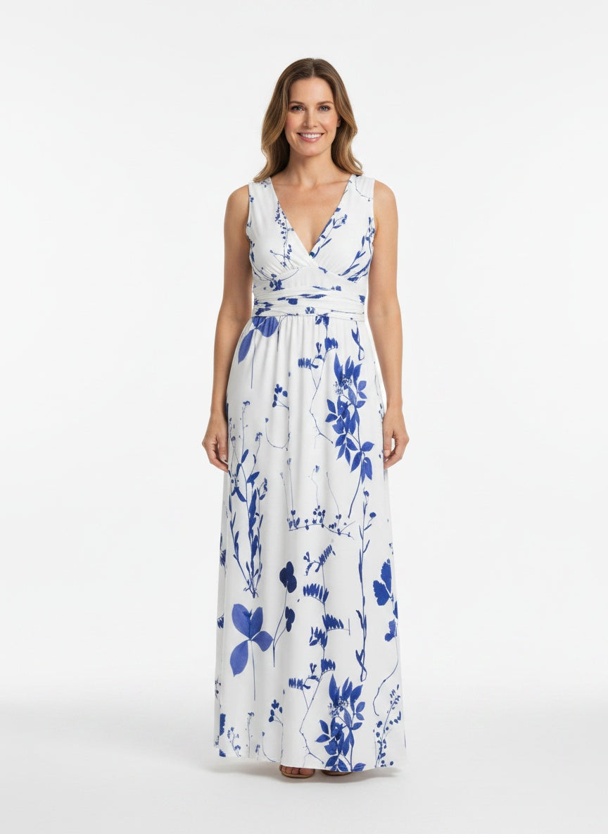 Full body view of the model wearing Robe d'été maxi légère à décolleté plongeant en V et imprimé floral femme