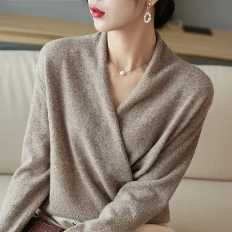 Pull cache-cœur femme en maille à col V et manches longues 4