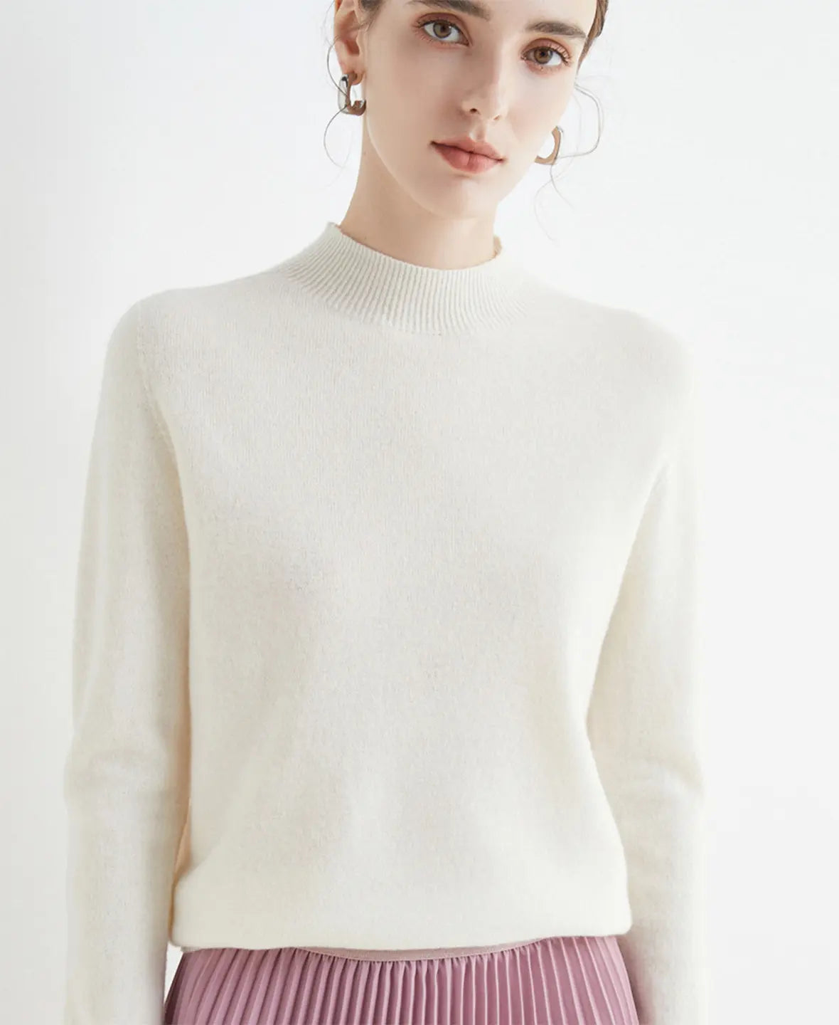 Pull femme en laine mérinos à col montant 1