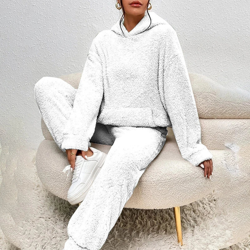 Pyjama femme deux pièces en polaire à capuche et pantalon ample 7