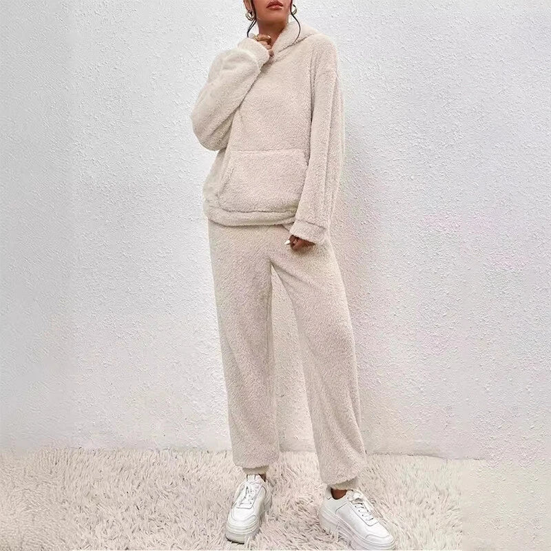 Pyjama femme deux pièces en polaire à capuche et pantalon ample 8