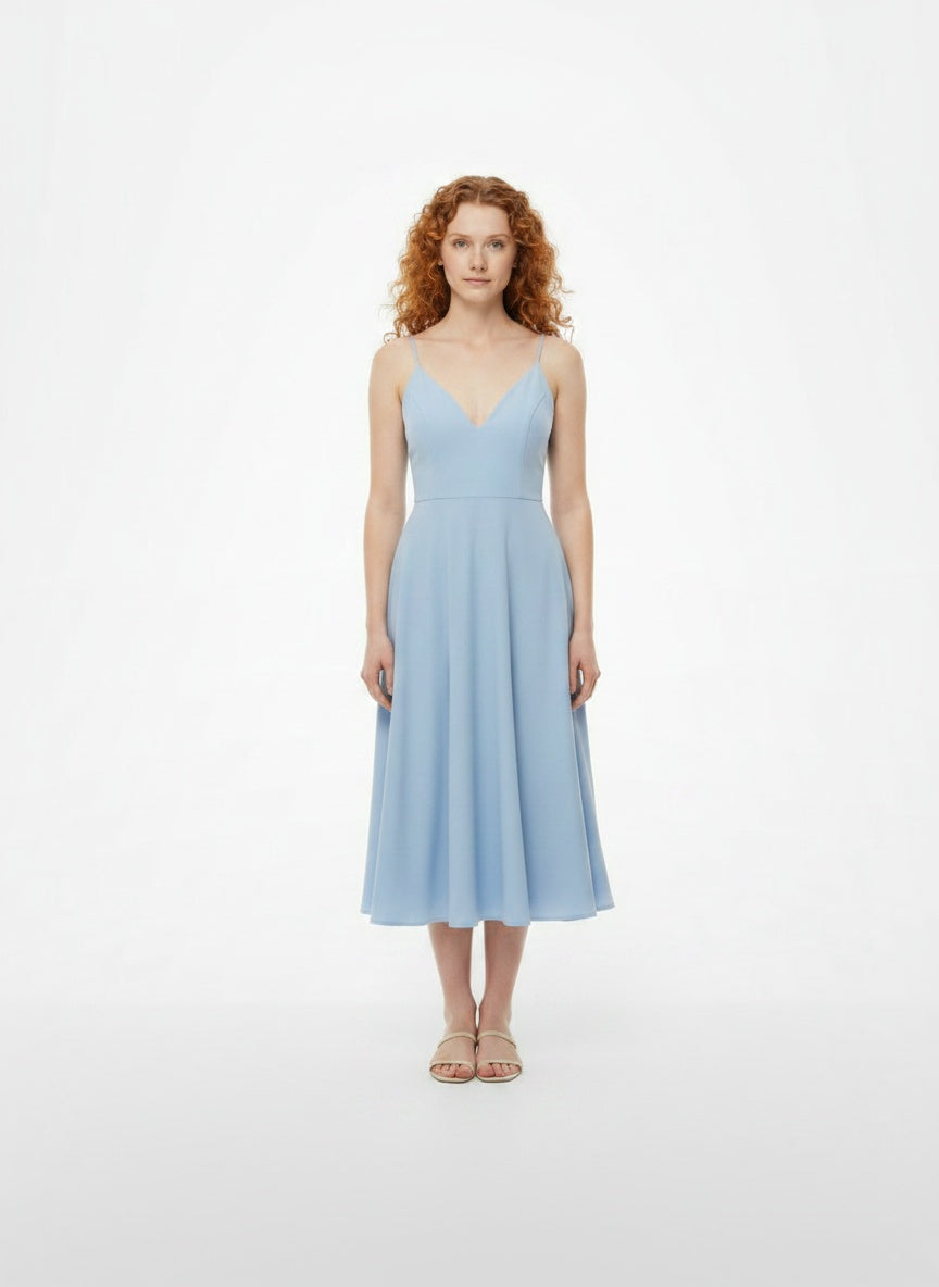 Full body view of the model wearing Robe de soirée midi à col en V femme