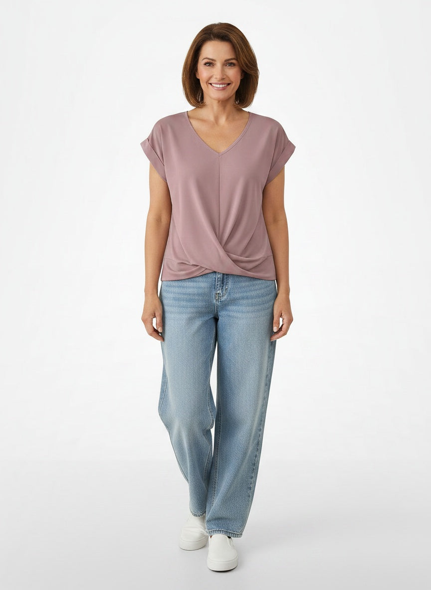 Full body view of the model wearing Top à manches courtes femme