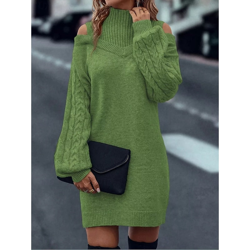 Robe pull courte à col roulé et épaules dénudées 13