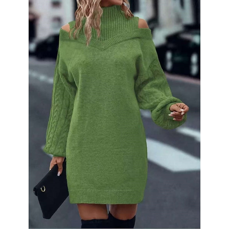 Robe pull courte à col roulé et épaules dénudées 3