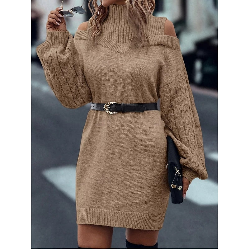 Robe pull courte à col roulé et épaules dénudées 5