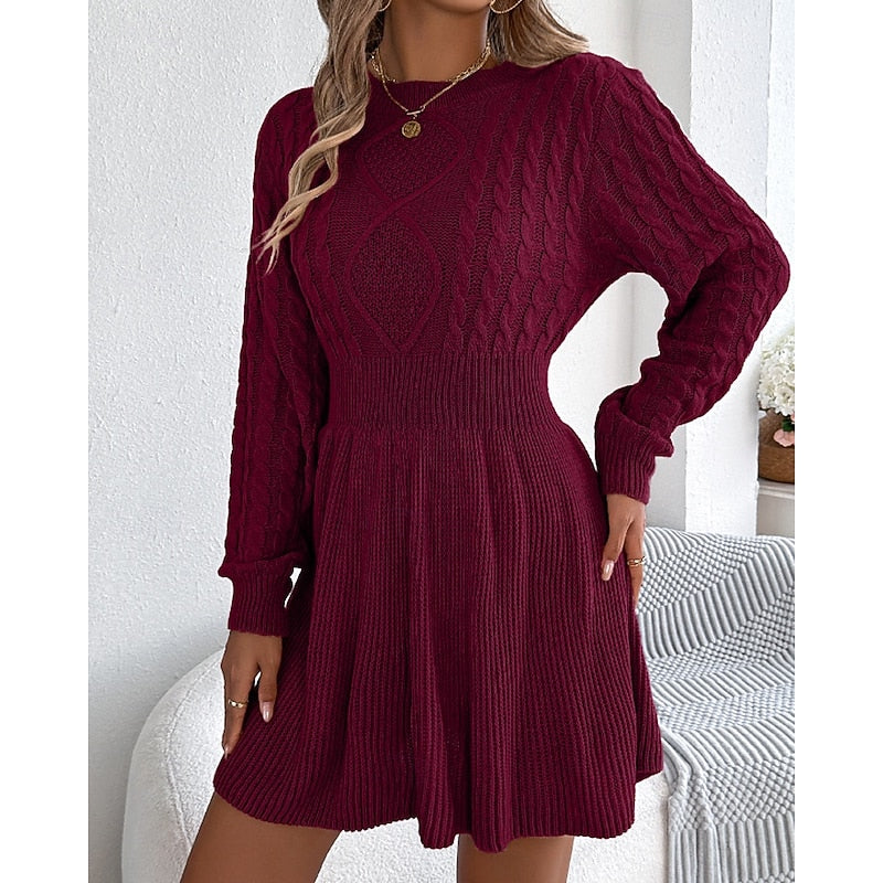 Robe pull courte en maille torsadée taille marquée et jupe évasée 2
