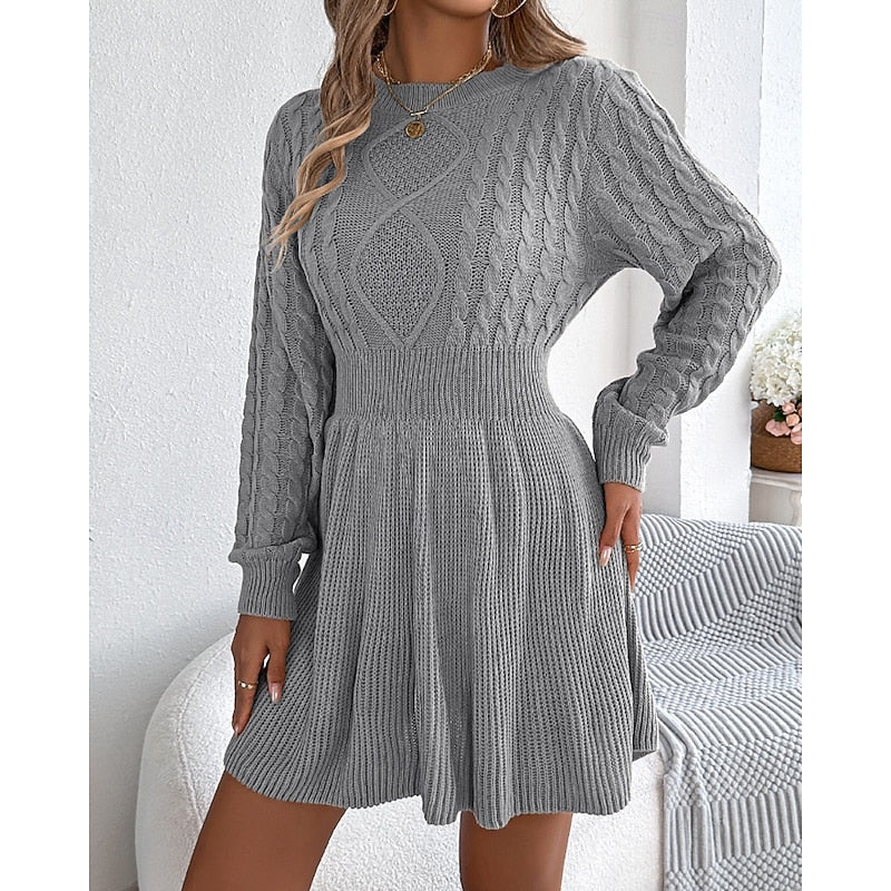 Robe pull courte en maille torsadée taille marquée et jupe évasée 4