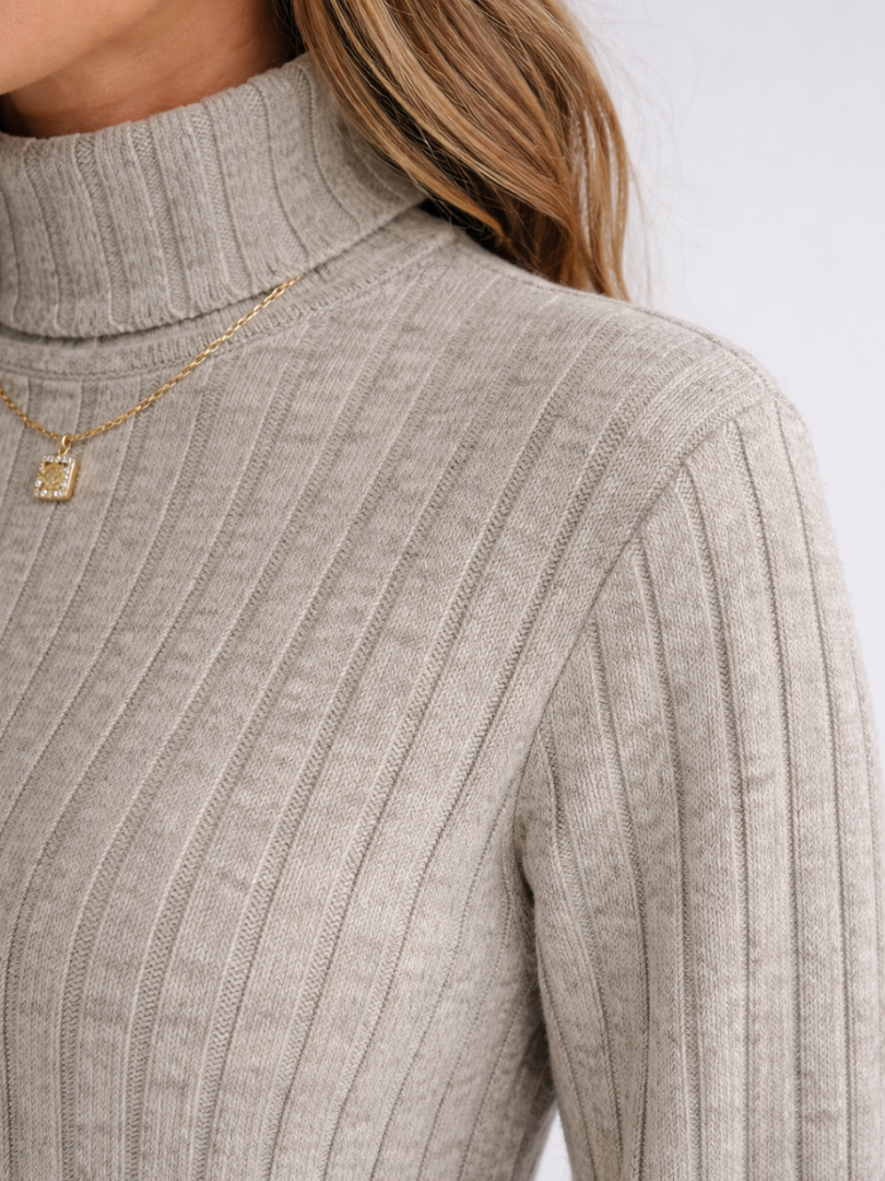 Robe pull en maille côtelée à col roulé 4