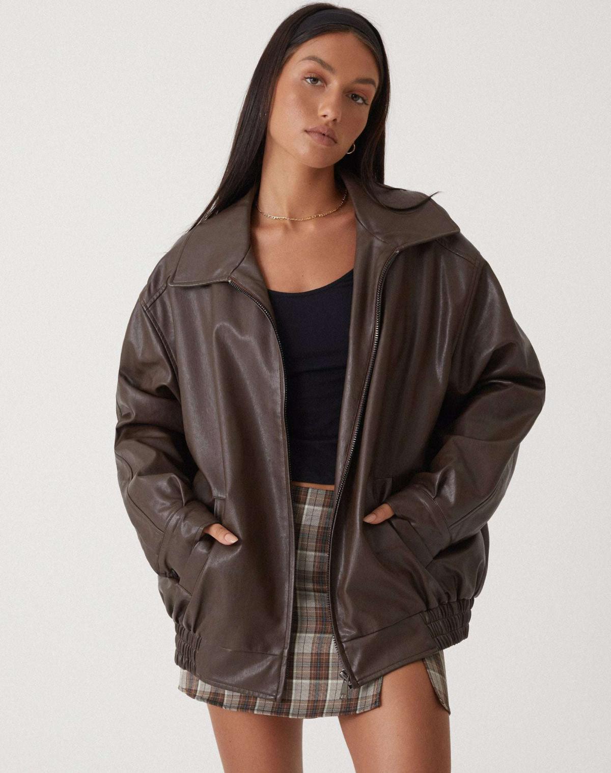 Veste en cuir femme oversize zippée à grand col et poches 1