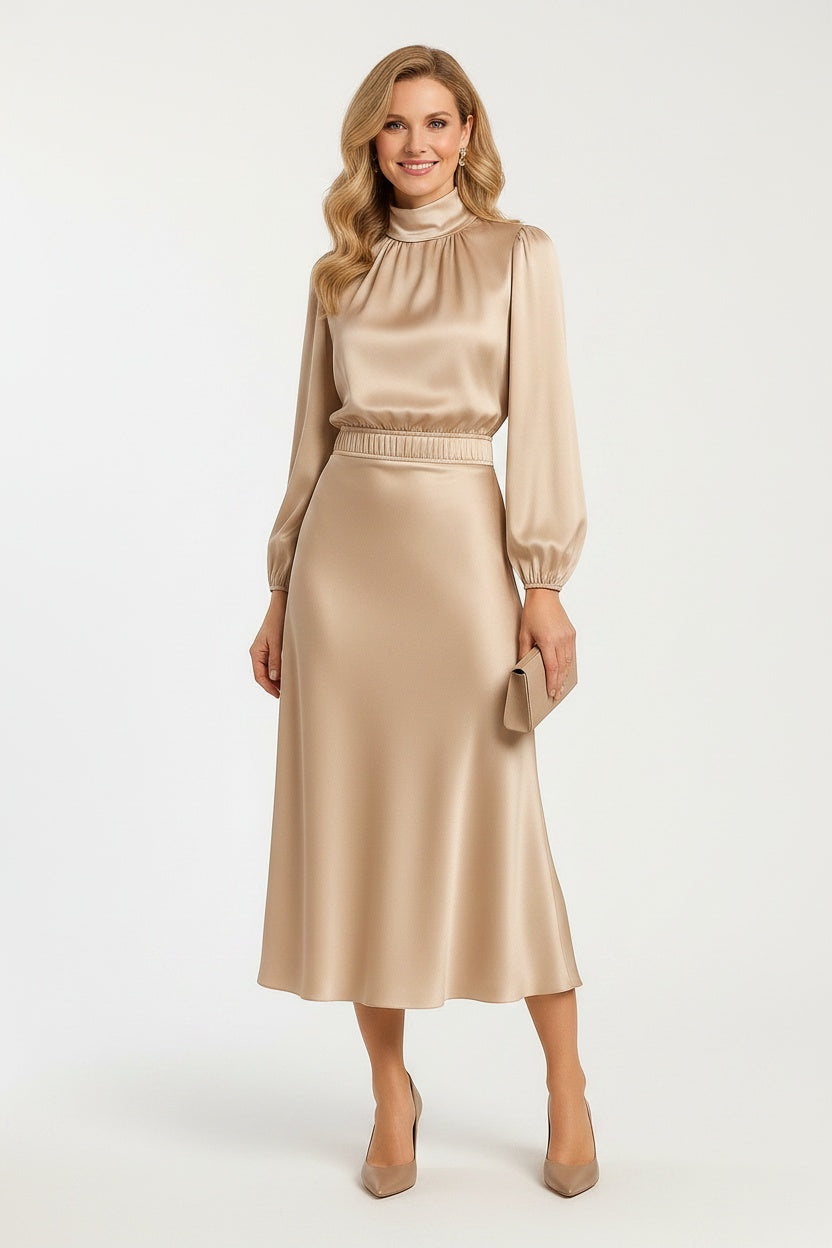 Full body view of the model wearing Robe midi à col montant et taille haute femme