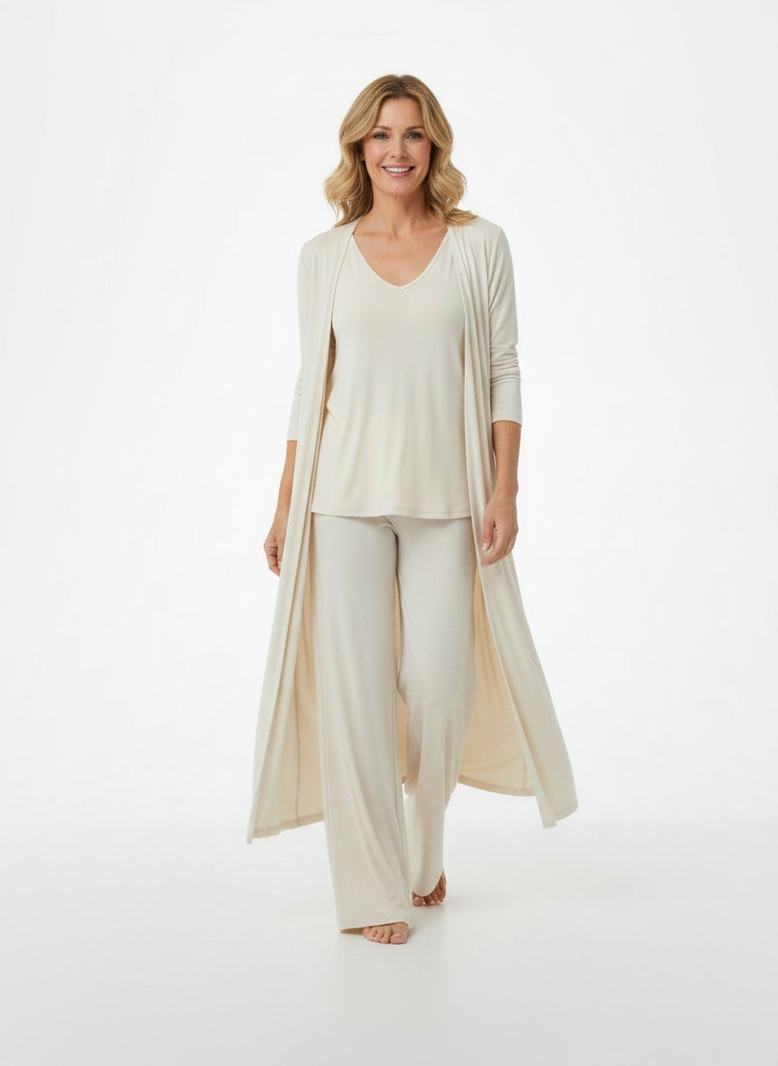 Full body view of the model wearing Ensemble léger trois pièces femme
