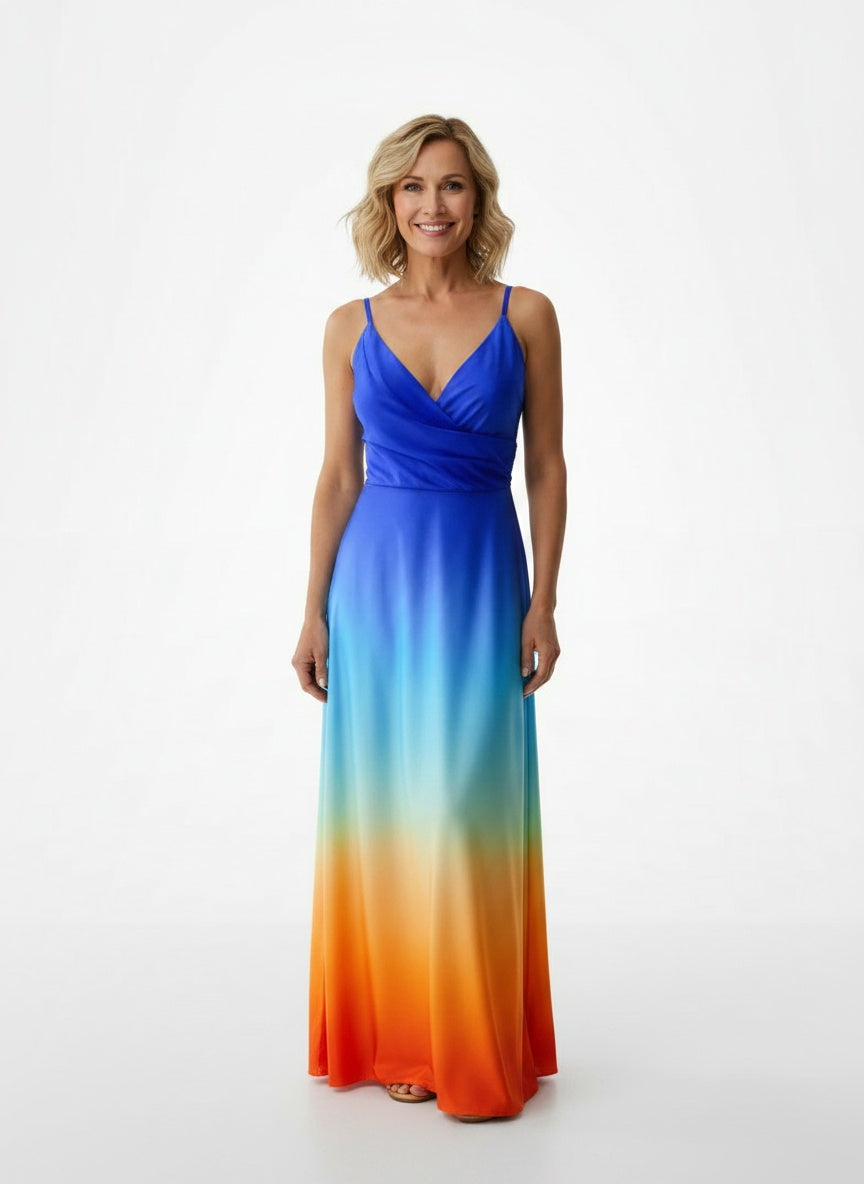 Full body view of the model wearing Robe d'été maxi portefeuille à fines bretelles femme