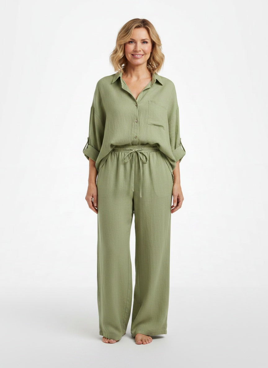 Full body view of the model wearing Ensemble de tenue d'été femme