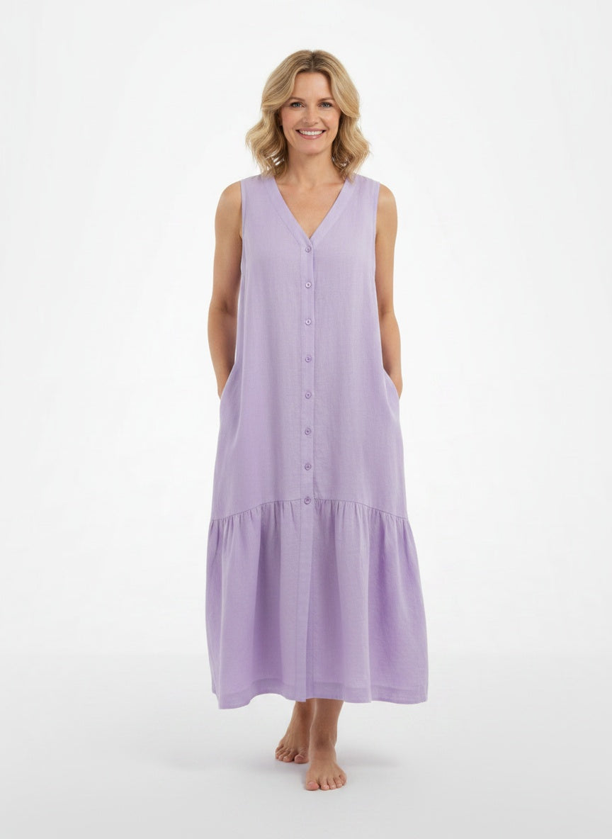 Full body view of the model wearing Robe d'été midi boutonnée femme