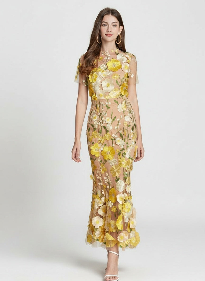 Full body view of the model wearing Robe maxi sans manches femme