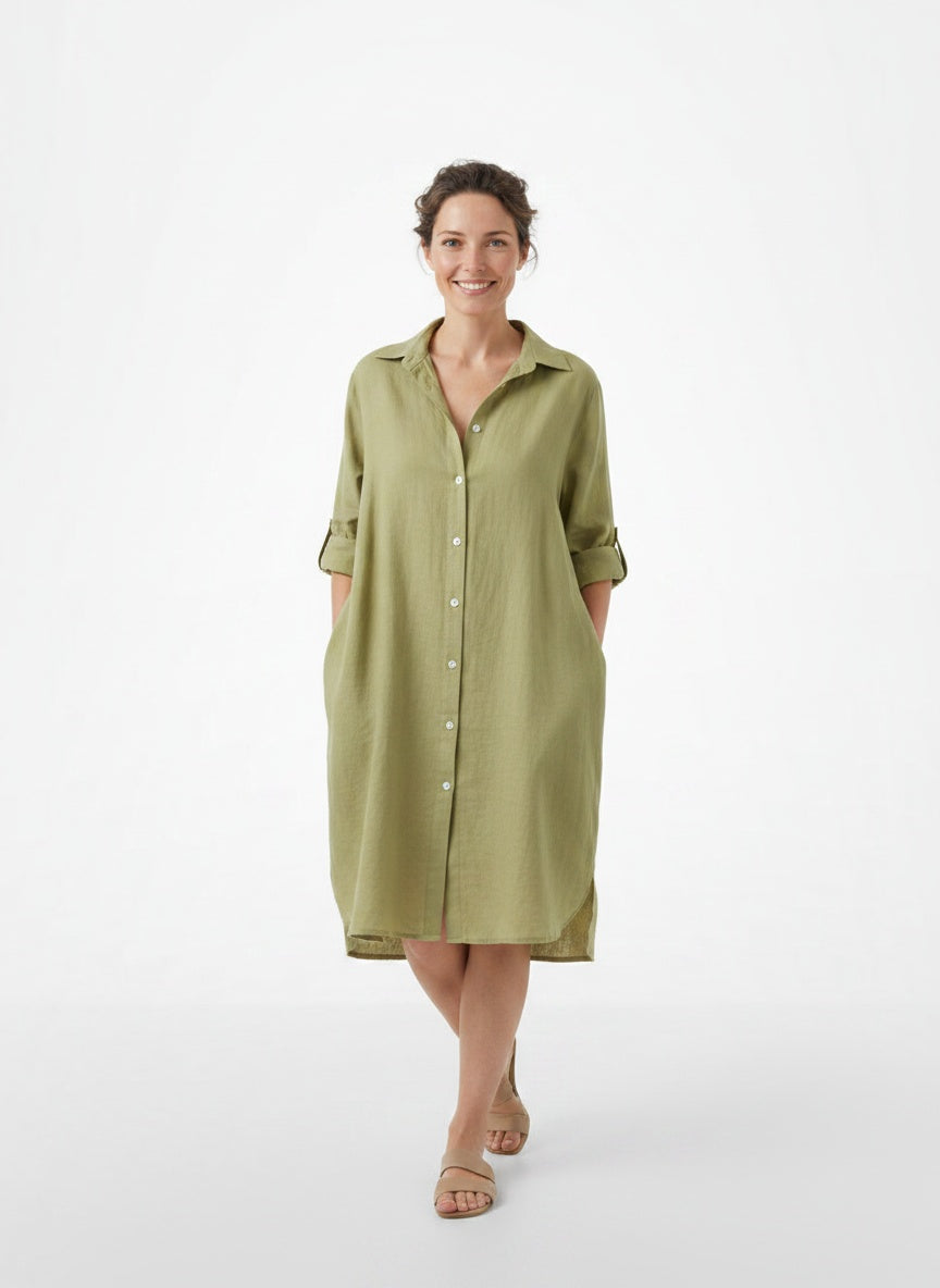Full body view of the model wearing Blouse longue femme