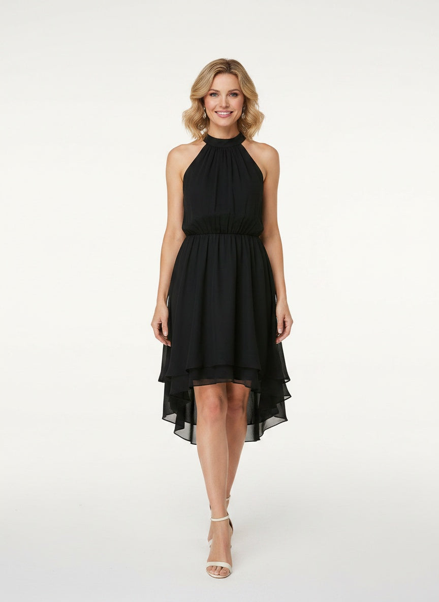 Full body view of the model wearing Robe midi élégante à volants femme
