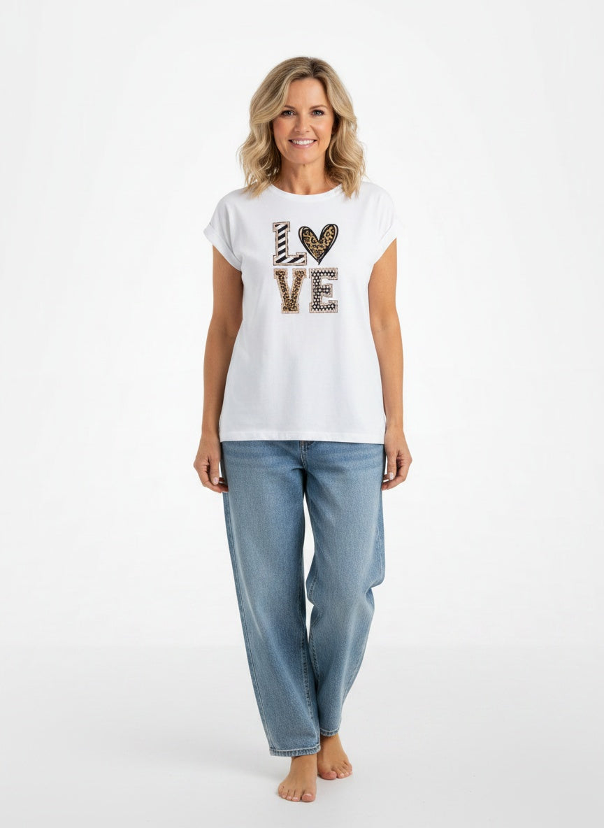 Full body view of the model wearing T-shirt d'été à manches courtes femme