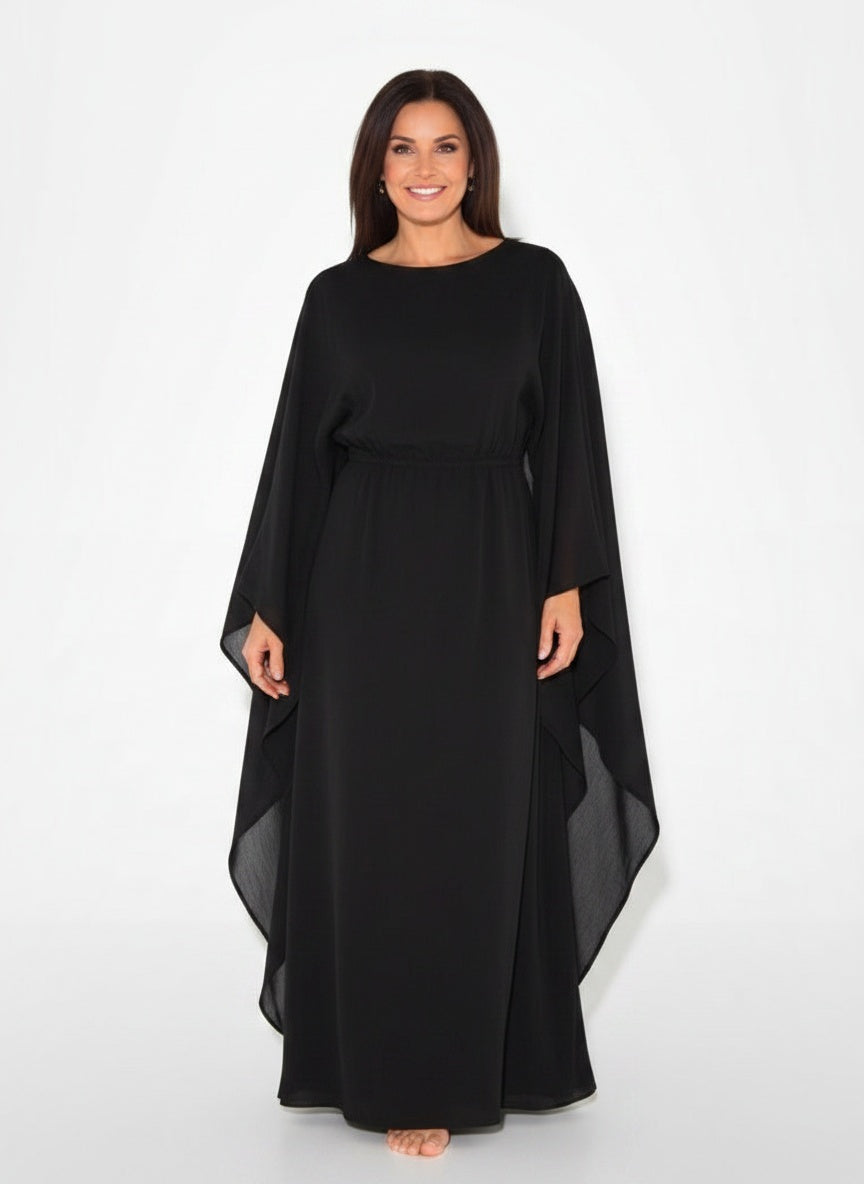 Full body view of the model wearing Robe maxi avec cape femme