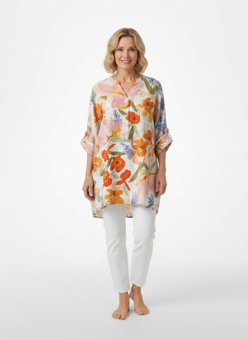 Full body view of the model wearing Blouse à imprimé floral et demi-patte boutonnée à manches longues femme