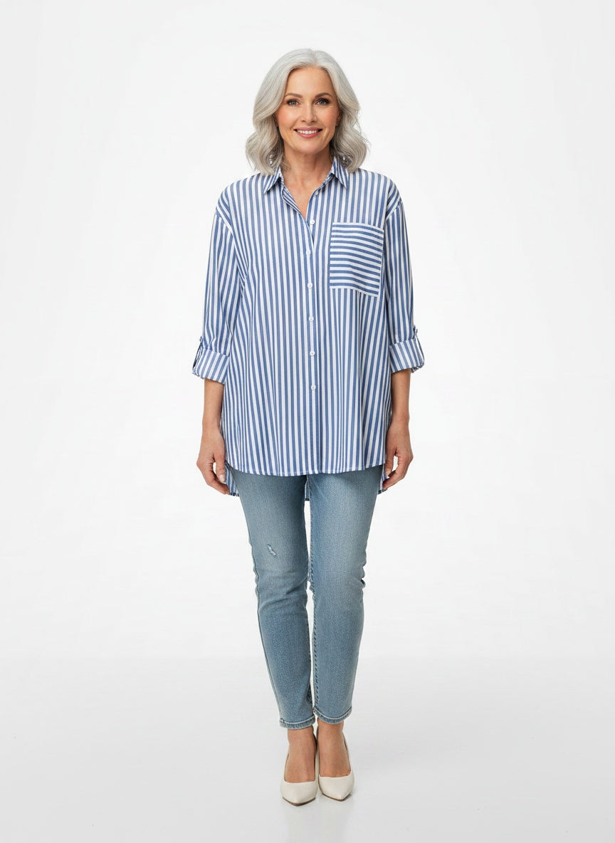 Full body view of the model wearing Blouse d'été rayée à manches longues femme