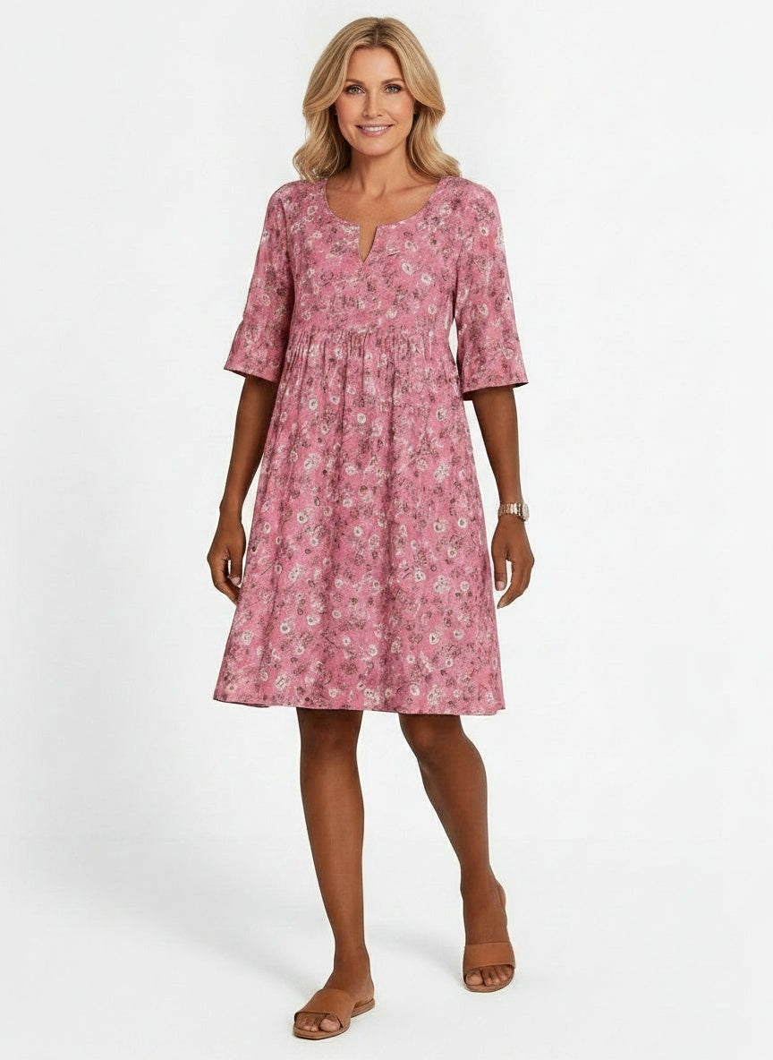 Full body view of the model wearing Robe midi à imprimé floral femme