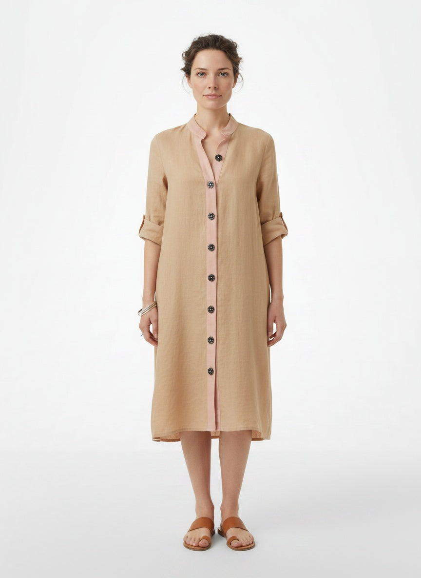 Full body view of the model wearing Robe chemise femme