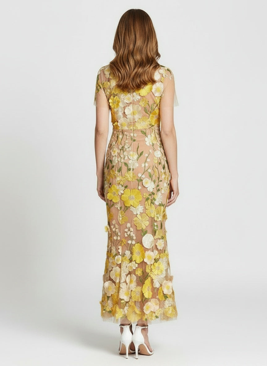 Back pose of the model wearing Robe maxi sans manches femme