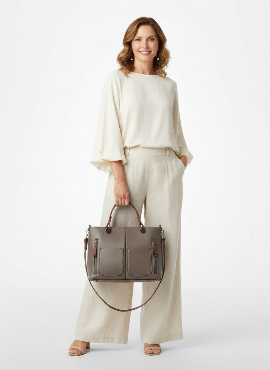 Full body view of the model wearing Sac à bandoulière vintage femme