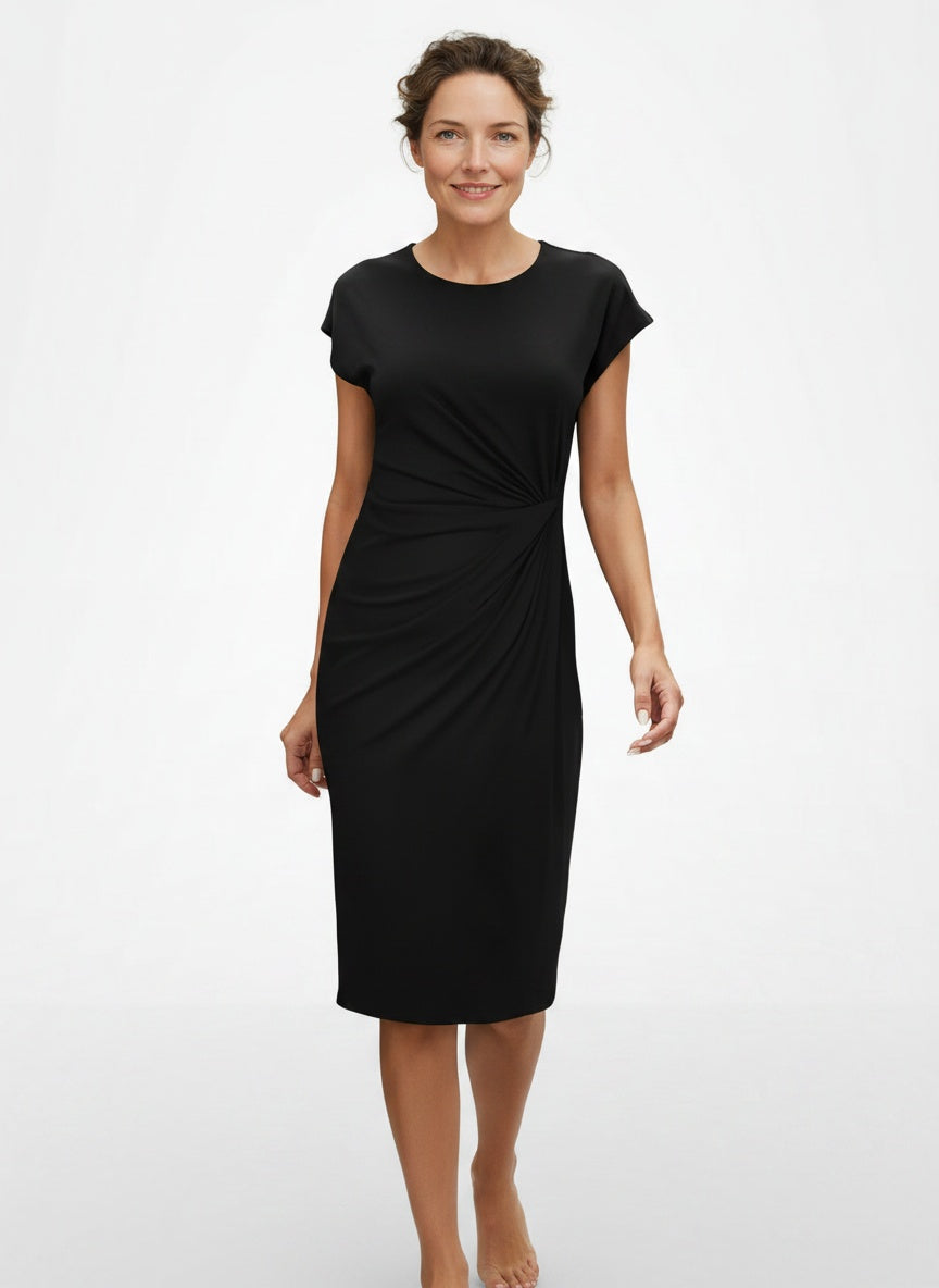 Full body view of the model wearing Robe midi formelle à manches courtes femme