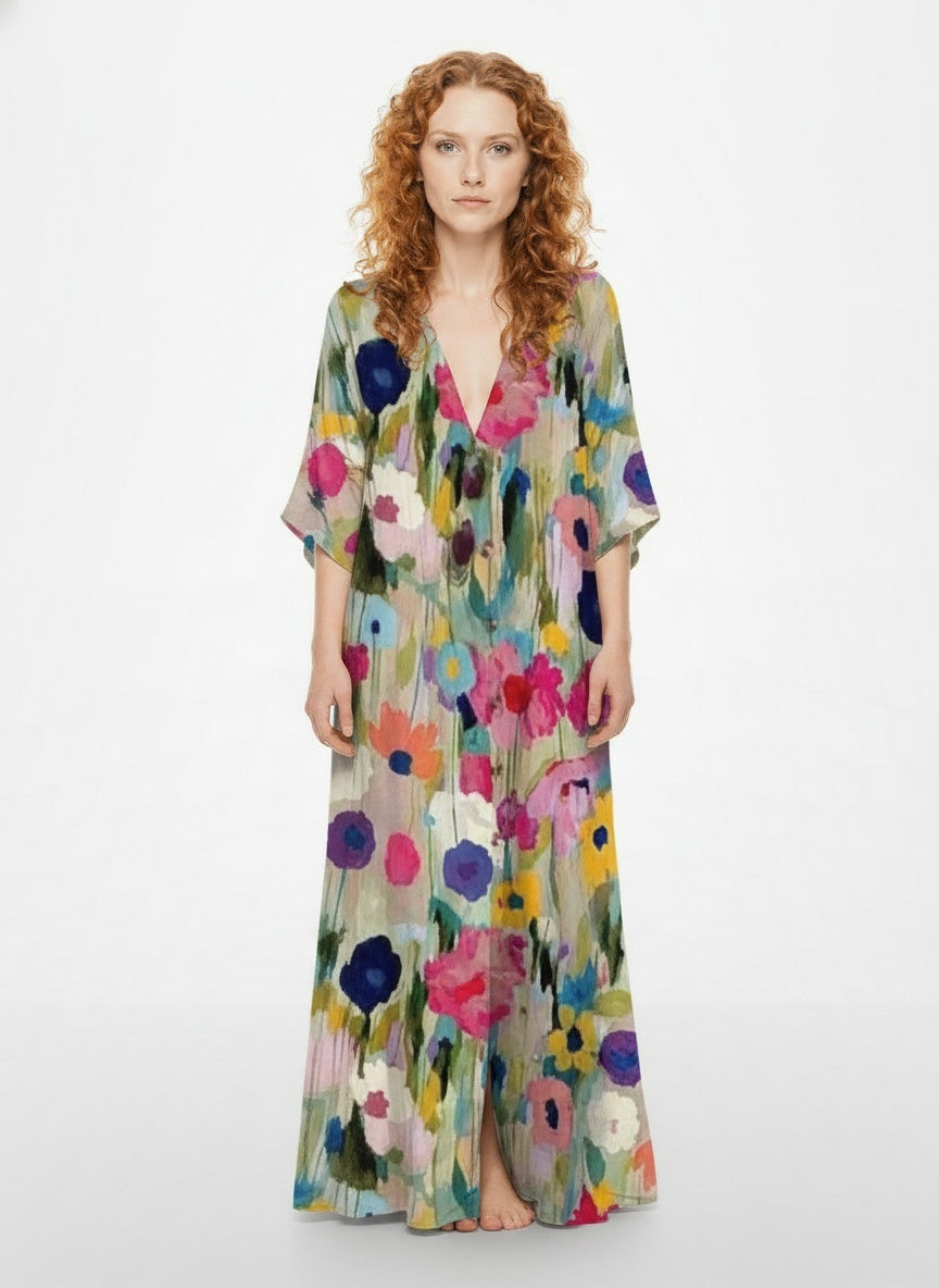 Full body view of the model wearing Robe maxi bohème à col en V femme
