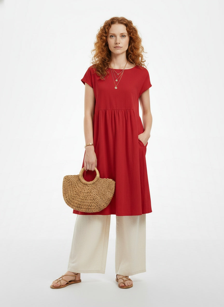 Full body view of the model wearing Robe d'été midi élégante à manches courtes femme