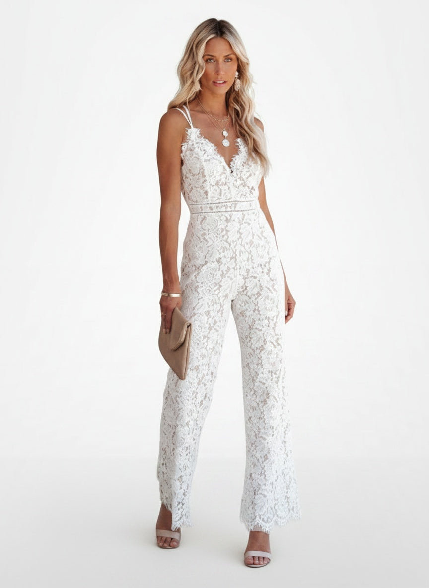 Full body view of the model wearing Combinaison style bohème femme