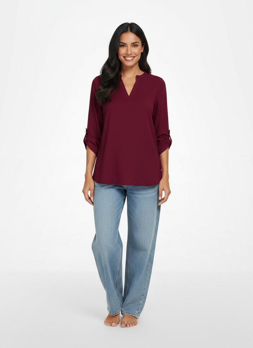 Full body view of the model wearing Blouse élégante à coupe confortable femme