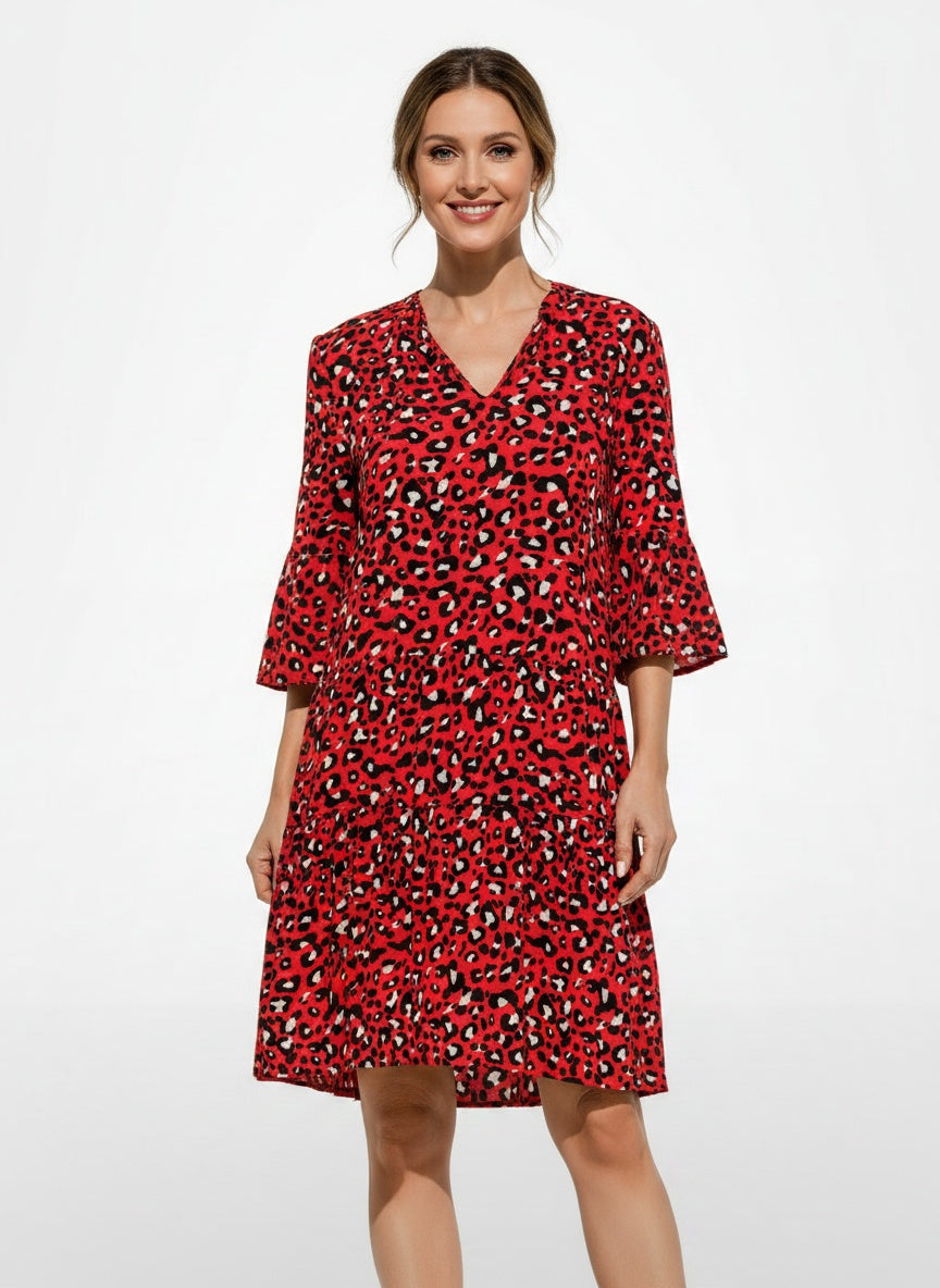 Full body view of the model wearing Robe d'été midi à taille basse femme