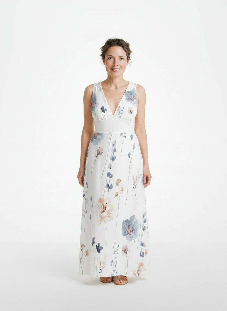 Full body view of the model wearing Robe d'été maxi légère à décolleté plongeant en V et imprimé floral femme
