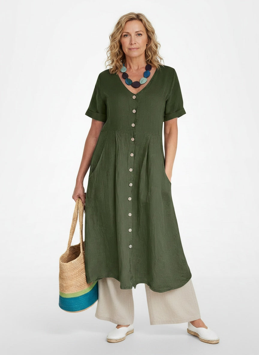 Full body view of the model wearing Robe midi légère à coupe ample femme